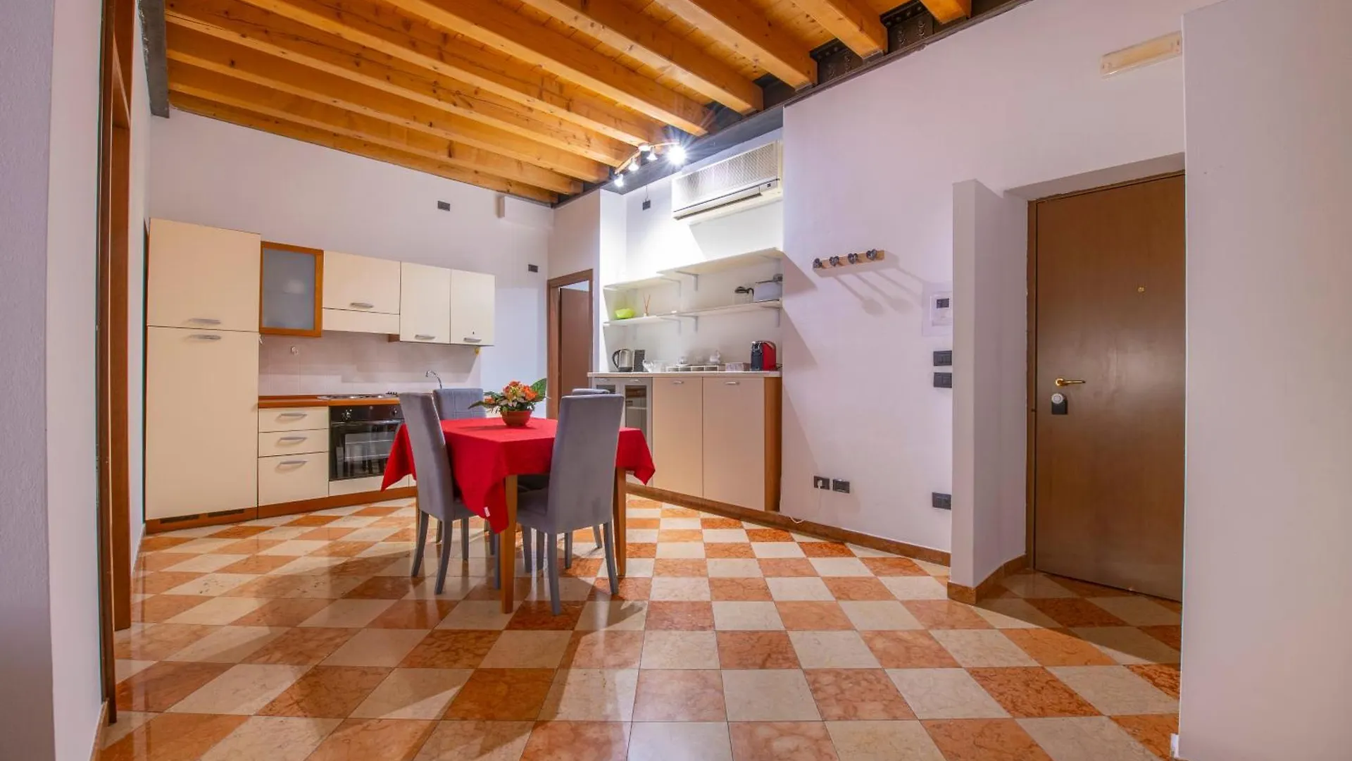 Palace Home Mazzini Verona Itálie